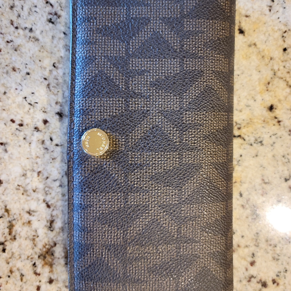 Micheal Kors wallet
